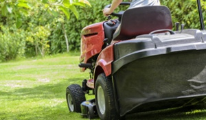 mowing-the-grass-1438159_1920-1